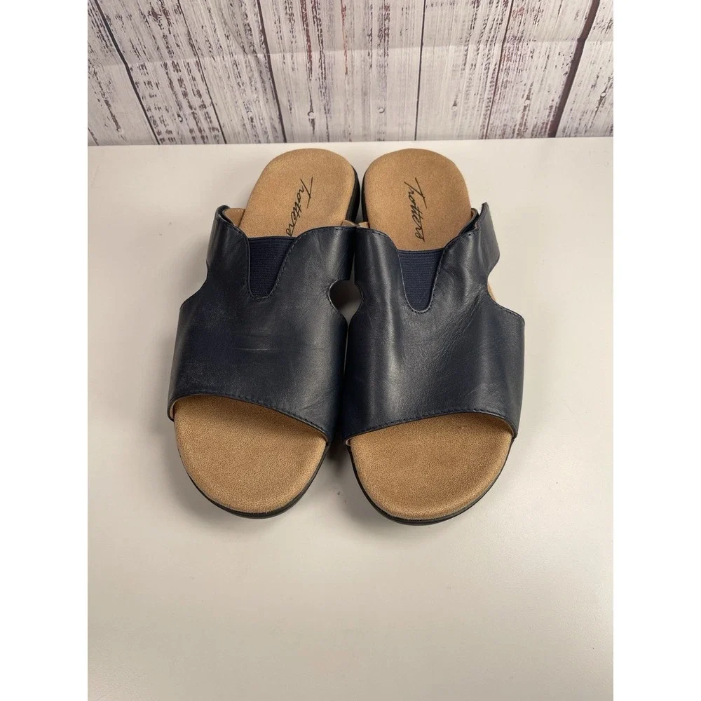 Trotters Roxine Women's Sandal 7 US - Navy
